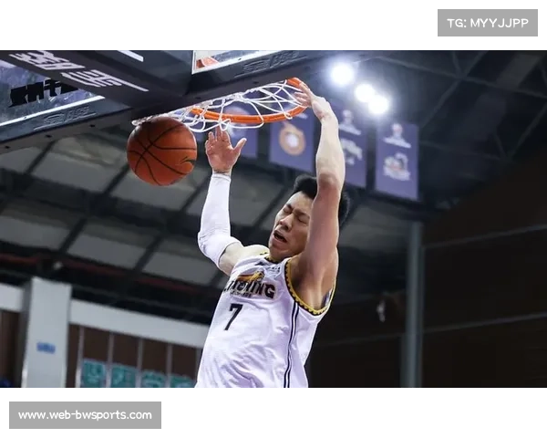张镇麟在NBA夏季联赛表现稳健场均贡献7分5篮板助力太阳队展现中国力量 张镇麟在NBA夏季联赛表现稳健场均贡献7分5篮板助力太阳队展现中国力量
