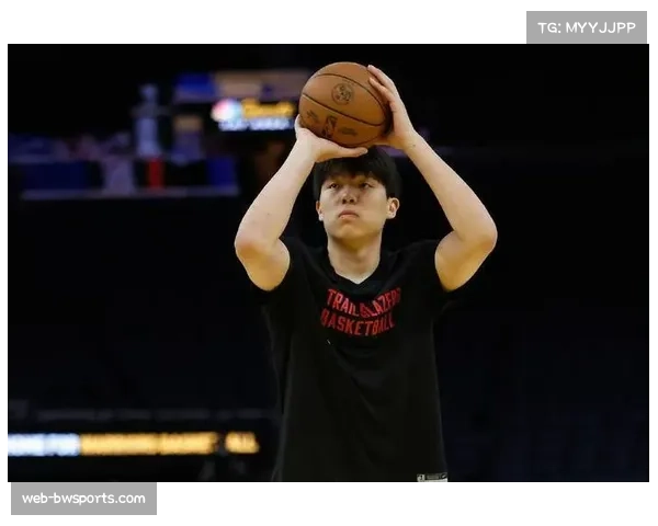 杨瀚森季前赛首秀4分4篮板6犯离场表现欠佳短板暴露